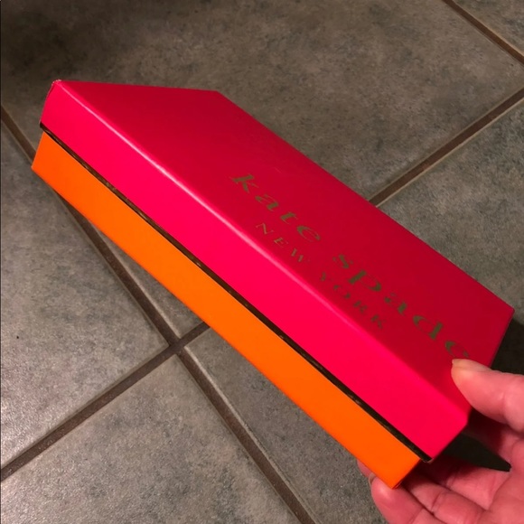 NWT, Kate Spade wristlet, clutch. Comes in box - Picture 8 of 8